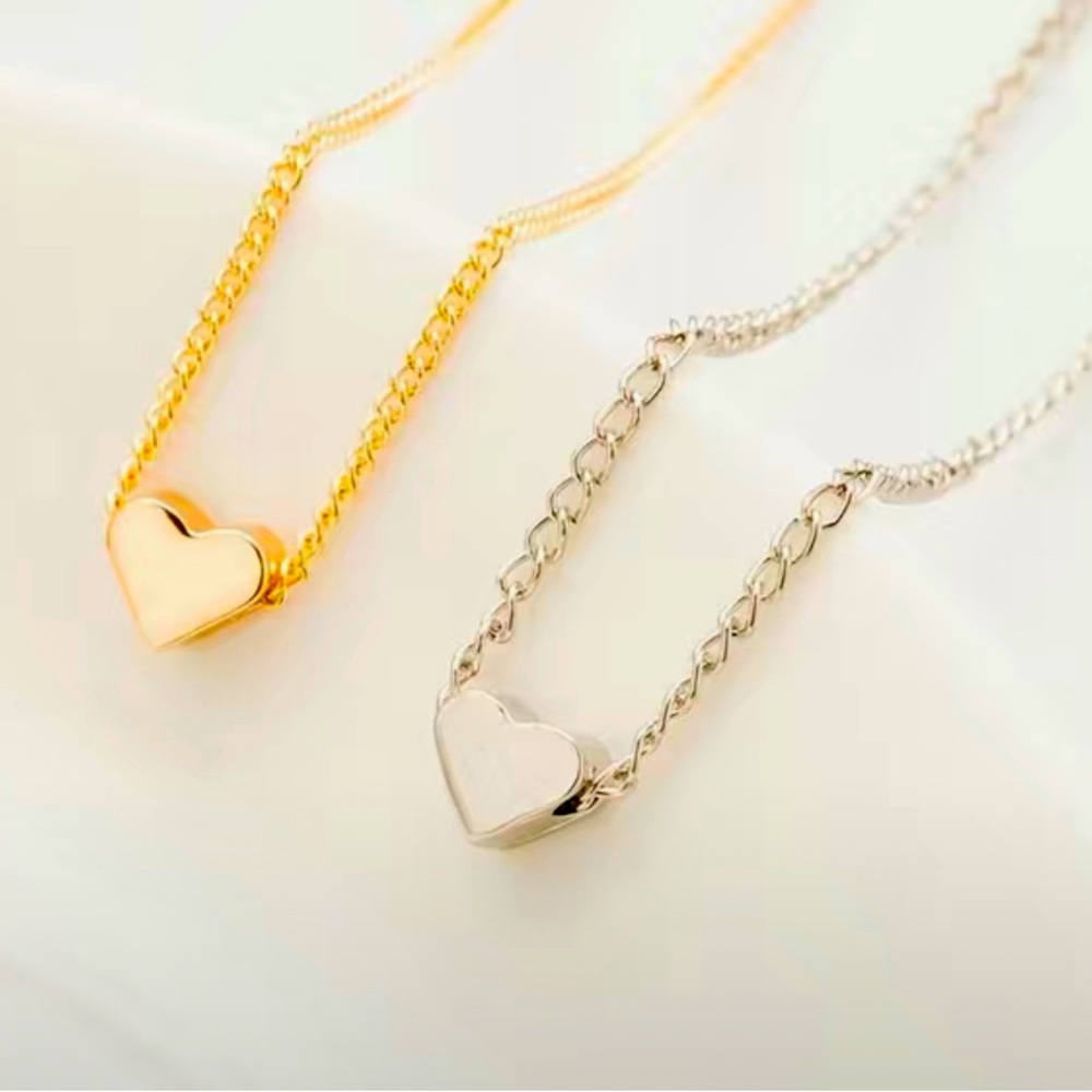 Simple heart necklace